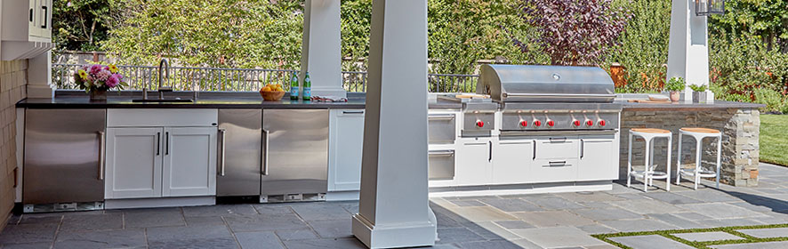 Outdoor kitchens expand your home’s living space, 
helping to bring together family, friends, and guests for cooking and entertaining.